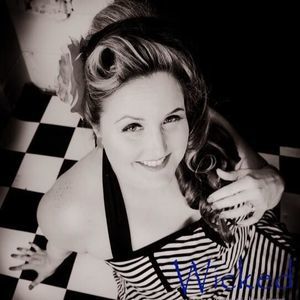 Meet your Posher, Lenore